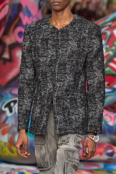 Look 16